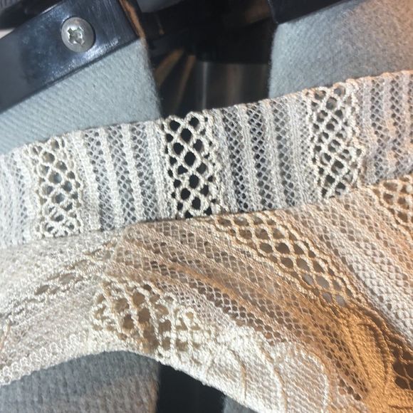 Urban Outfitters Kimchi Blue Tilly Mock Neck Ivory Lace Top NWT Size Large - Picture 8 of 13